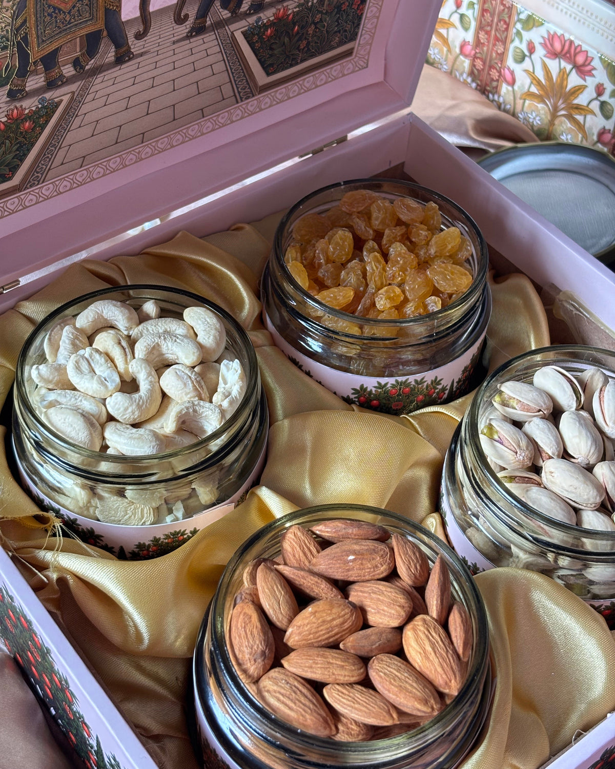 The Nazrana Gift Box - Shahi Gifting