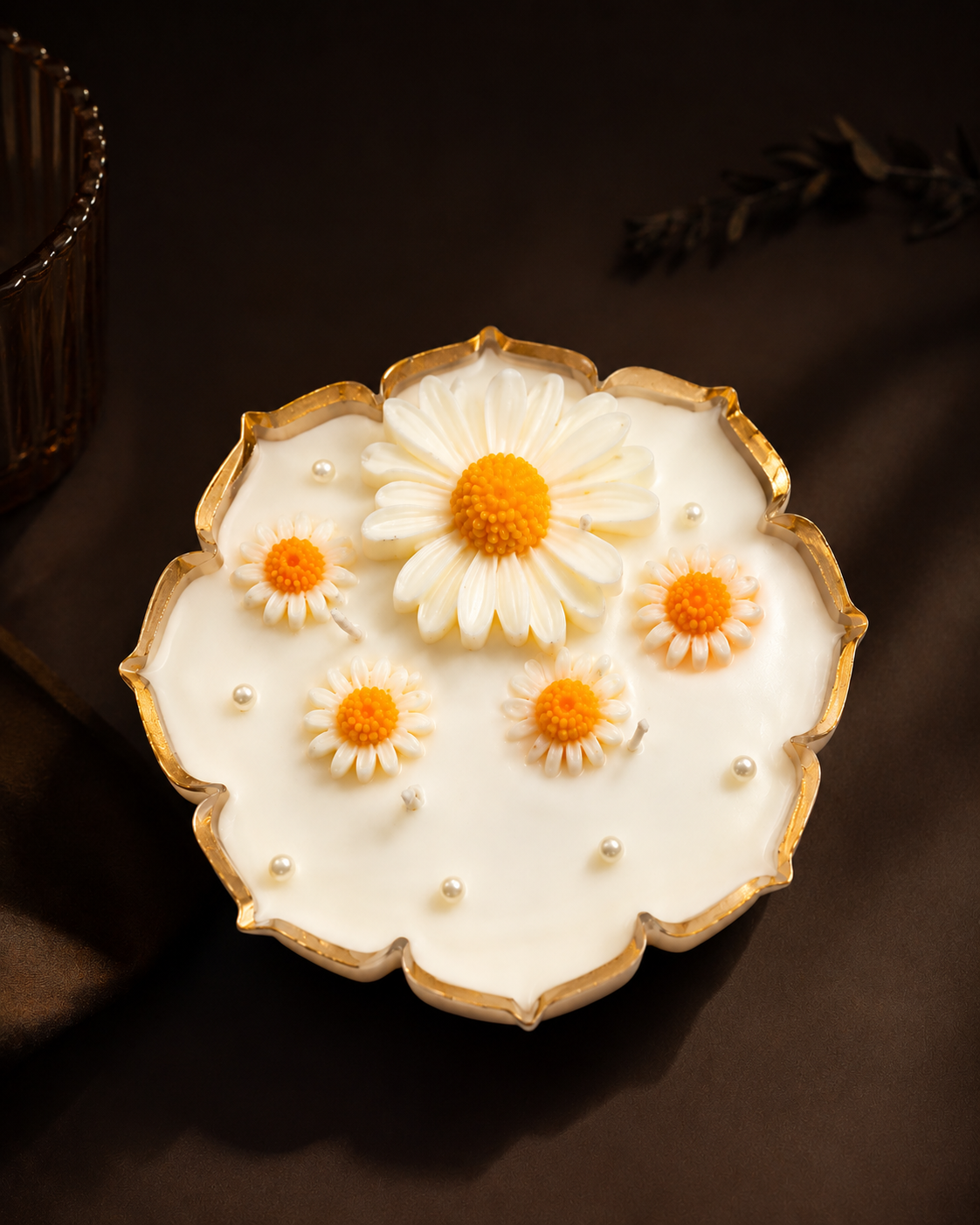 Golden Daisy Urli Soy Scented Candle