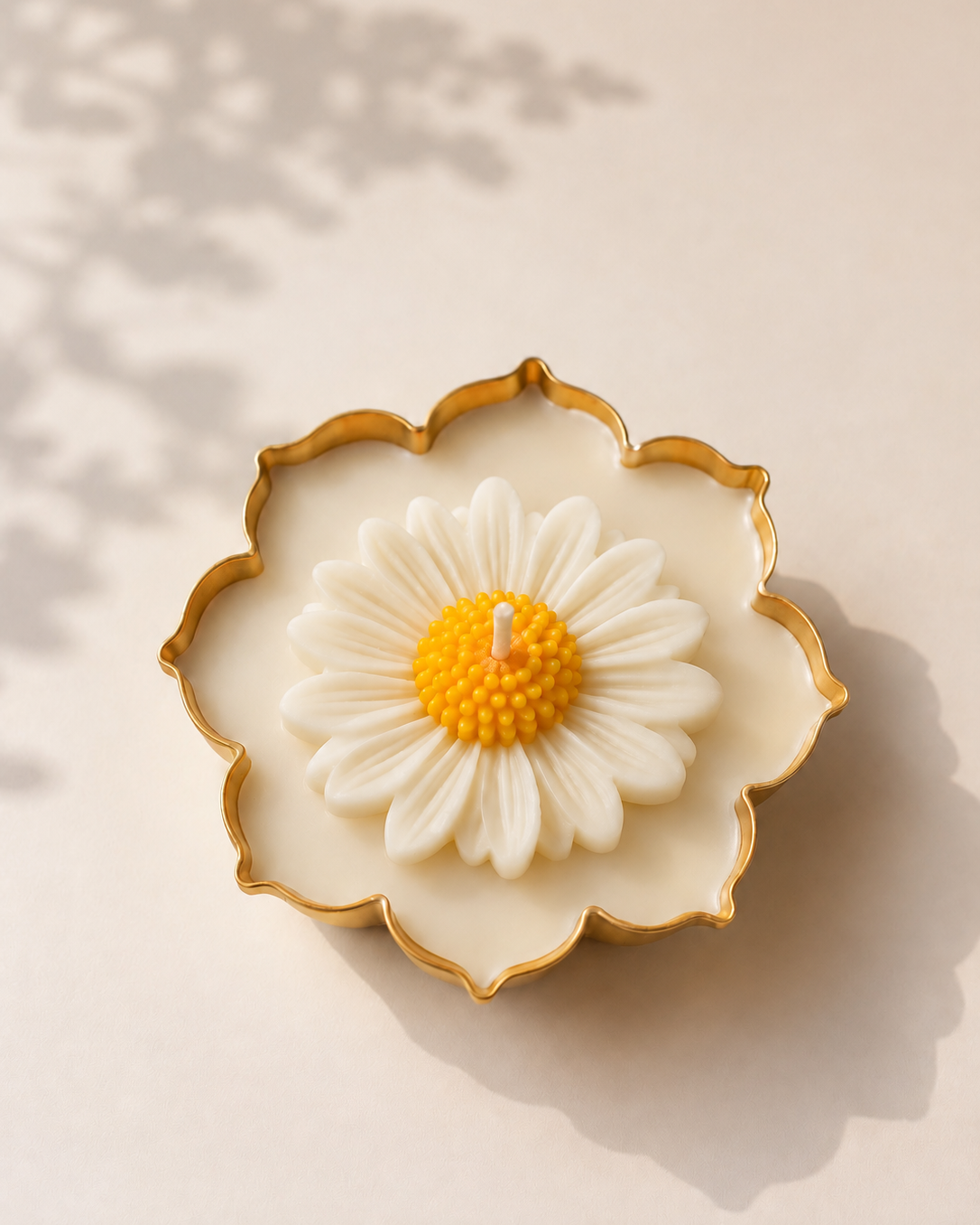 Daisy Metal Urli Soy Scented Candle